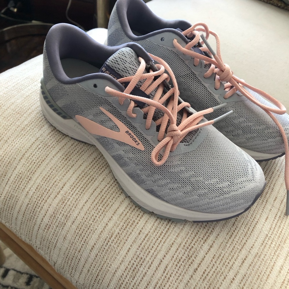 Brooks Tennis Shoes